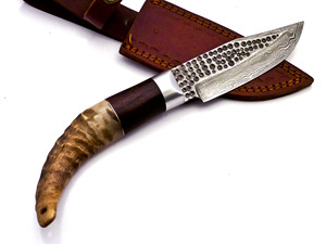 Couteau de chasse fait main au design magnifique personnalisé OEM avec mitre en acier manche en bois de rose et corne de bélier couteau de camping - Product Image 5