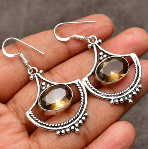 Boucles d'oreilles pendantes en laiton faites à la main, pierre de quartz fumé naturelle 8x10mm, prix de gros - Product Image 1
