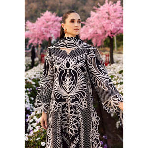 Ensemble de costume en tissu lawn brodé 3 pièces pour femmes Mahnur avec dupatta et pantalon - BIC-4895 - Broderie en organza - Pour l'été ! - Product Image 2