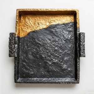 Bandeja rectangular de aluminio Regal Fade esculpida en proporciones elegantes con trabajo de mango artesanal y bordes lisos para uso interior - Product Image 1