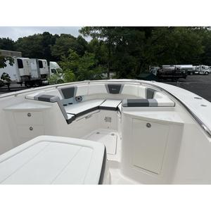 Bateau Robalo R360 nouvelle génération 2025 offrant des performances et un confort exceptionnels - Product Image 2