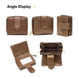 Portefeuille Sachie en cuir synthétique à motif croco de luxe avec de grands emplacements pour cartes et fermeture magnétique - Product Image 3