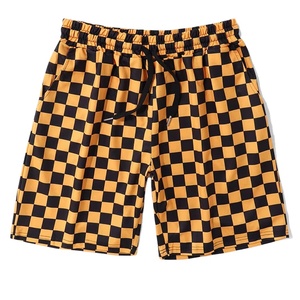 Shorts de plage pour hommes, logo personnalisé OEM, shorts streetwear, imprimé à carreaux noirs, respirants, légers, décontractés, shorts d'été - Product Image 2