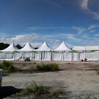 Gazebo triangulaire automatique 5x5m avec structure en aluminium et couverture en PVC, résistant au vent jusqu'à 100 km/h, idéal pour les événements en extérieur, capacité 3-8 personnes