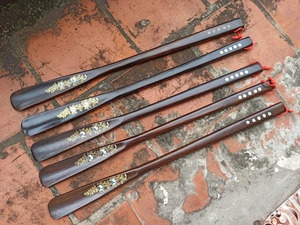 Rehausseur de chaussures en bois de luxe élégant, conçu avec une finition de haute qualité pour un confort quotidien et un style moderne - Product Image 3