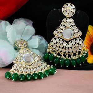 ต่างหูแบบห้อยของสตรีสไตล์พื้นเมืองของ Kundan คริสตัลแขวนหลากสีสำหรับงานแต่งงานและโอกาสพิเศษ - Product Image 1