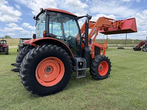 PROVEEDOR DE Kubota Serie M6 M6-111 4WD TRA con Transmisión INTELLI-SHIFT de 24 Velocidades, Cargador LA1955, 2 Unidades Listas para Venta y Entrega - Product Image 5
