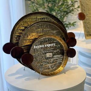 Bandeja de Servicio Decorativa de Aluminio Cuadrada de Lujo con Relieve, Chapada en Oro, con Patrón Personalizado y Mango de Madera para Restaurante, 50 Piezas - Product Image 5