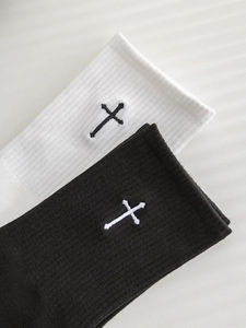 Chaussettes courtes et design en coton de couleur unie à bas prix pour hommes design et logo personnalisés vente en gros - Product Image 5