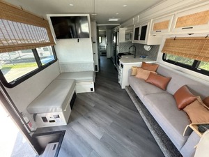 PROVEEDOR de Autocaravanas Usadas 2024 Fleetwood para 36 Personas, Clase A, con Motor de Gasolina - Product Image 4