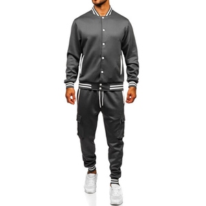 Conjunto de 2 piezas de chándal de piel sintética al por mayor para hombre, chaqueta y pantalón ajustados con cremallera, conjunto de alta calidad - Product Image 1