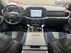 Negro Usado 2024 F-150 Volante a la Izquierda SuperCrew 4WD Paquete de Carretera Paquete de Remolque Asientos de Cuero Sistema de Navegación Control Remoto - Product Image 5