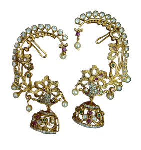 Pendientes elegantes de templo tradicional de diseñador con Jhumka y gotas de perlas | Joyería india de piedra CZ chapada en oro para mujer - Product Image 1