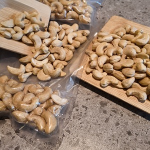 Bulk Supply Vietnam <b>Cashew</b> <b>Nuts</b> W450 Whole White Low Broken Rate for Industrial Food Processing and Export Use - Product Image 1