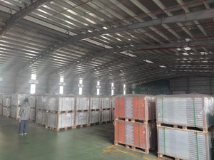 Revêtement de sol SPC LVT 4 ~ 6mm du fournisseur OEM du Vietnam Incitatifs fiscaux de bonne qualité Surface en bois imperméable Conception de carreaux à chevrons - Product Image 5