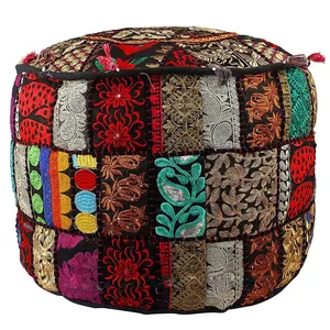 Pouf brodé artisanal de décor bohème exquis avec motifs vibrants pour les arrangements de séance à la maison - Product Image 1