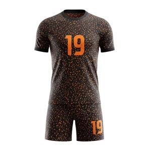 Uniforme de Fútbol Sublimado Personalizado 100% Poliéster, Jersey y Pantalones Cortos con Estampado Negro y Naranja, Conjunto Completo para Equipo, Número 19, Deportes - Product Image 1
