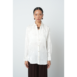 Collezione di camicie da donna con dettagli a bottoni e motivo bianco sporco - Product Image 3