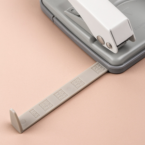 Perforadora de Dos Orificios Comix B2912, Capacidad Máxima de 35 Hojas, Acero Inoxidable, Color Blanco, Orificios de 6 mm, Perforadora de Alta Calidad, Fácil de Usar para Estudiantes Escolares - Product Image 5