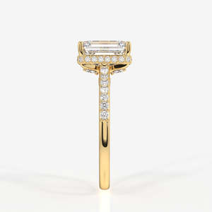Anillo de Oro 9K con Moissanita Corte Esmeralda y Halo Oculto, Elegante y Lujoso - Product Image 4