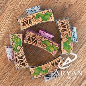 Nouvelle arrivée vente chaude Western élégant à la main usiné en cuir gravé pinces à cheveux en cuir griffe accessoires de cheveux pour les femmes - Product Image 1