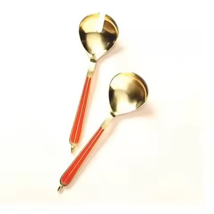 ชุดช้อนสลัดสแตนเลสคุณภาพพรีเมียม ดีไซน์ใหม่ พร้อมด้ามจับเคลือบสีส้ม - Product Image 1