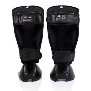 Protège-tibias de boxe professionnels personnalisés - Protection en cuir véritable pour l'entraînement de kickboxing et le sparring en contact total - Product Image 3