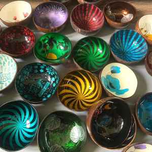 Bol en coque de noix de coco naturelle, fait à la main, écologique, durable, pour servir des salades, des smoothies, du riz, des fruits et de la décoration - Product Image 1