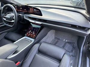 Voiture d'occasion LucLd Air Touring 4 portes berline AWD (DD électrique) 4x4/AWD - Product Image 4