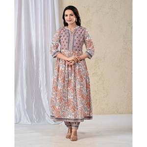 Ensemble élégant de kurta et pantalon en coton blanc imprimé Jaal, tissu en filet floral avec broderies pour les fêtes et les occasions spéciales - Product Image 3