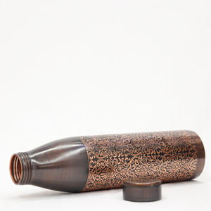 Bouteille d'eau en cuivre de finition antique nouvellement lancée avec bouteille de médecin ayurvédique à boire direct pour les fêtes - Product Image 5