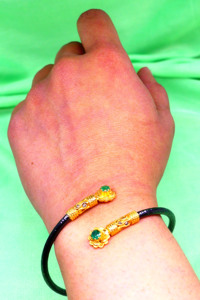 Desgaste de la boda plata esterlina oxidada 925 hecho a mano Esmeralda piedras preciosas atractivas señoras usan brazaletes de diamantes - Product Image 6