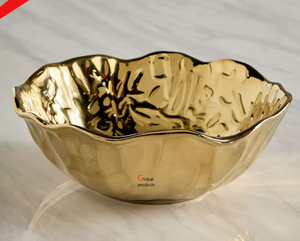 Bol de service en métal aluminium de forme ronde avec finition dorée design martelé pour hôtel restaurant - Product Image 4
