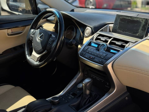 SUV Compacto de Lujo Usado, Motor de Aspiración Natural, 7 Plazas, Alta Potencia, 4 Puertas, Automático, Modelo 2024, en Excelentes Condiciones - Product Image 3