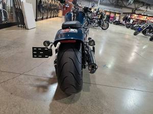 Motocicleta Cruiser Breakout Instant Marketing 2026 de 1500cc para Adultos con EFI, ABS y Características Premium de Turismo, Fabricada en EE. UU. - Product Image 1