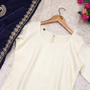 Ensemble de costume en soie crêpe long élégant pour femmes avec broderie exquise magnifiquement imprimé Dupatta ajoutant de l'élégance - Product Image 6