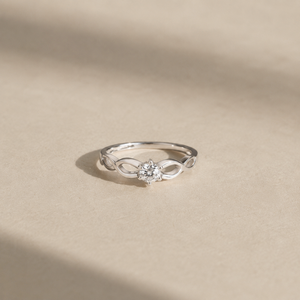 Bague solitaire infini plaqué or rose avec zircon cubique, sertissage griffe vintage, bijoux en cuivre - Product Image 2