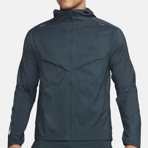 Veste coupe-vent légère pour homme en polyester 100% noir, fermeture éclair, ventilation avec technologie imperméable - Product Image 1