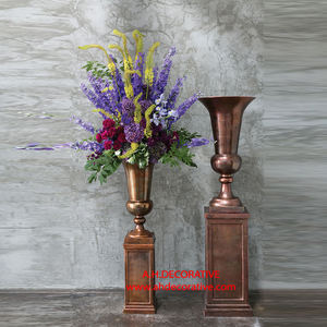Vase d'urne en cuivre antique ensemble de 2 avec colonne pilier Table de mariage pièce maîtresse et décoration de Table Vase d'urne à fleurs à vendre - Product Image 1