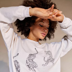 Sudaderas Lisas con Cuello Redondo al por Mayor para Mujer - Sudaderas de Estilo Urbano Hip Hop para Mujer - Product Image 4