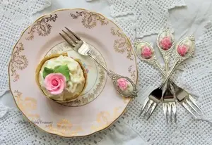 Ensemble de fourchettes élégantes en or couverts en acier inoxydable avec tête argentée, parfait pour le petit-déjeuner, le restaurant et l'hôtel. - Product Image 6