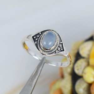 Elegante anillo de Plata de Ley 925 con piedras preciosas de Calcedonia azul y ajuste de bisel de corte brillante ovalado Natural y joyería hecha a mano anillo fino - Product Image 2