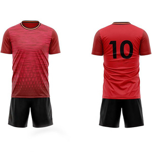 Uniforme professionnel de football personnalisable, ensemble complet, maillot rouge (numéro 10), chaussettes et chaussures noires pour l'entraînement de l'équipe, uniforme de football - Product Image 2