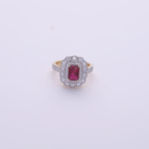 แหวนเพชรทรงรัศมีประดับทับทิมทรงเรเดียนท์ ได้รับการรับรองจาก IGI ตัวเรือนทองคำ 18K สีเหลือง/ขาว/โรสโกลด์ - Product Image 1