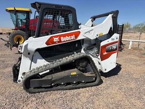 Chargeuse compacte diesel d'occasion en excellent état avec moteur puissant et système PLC pour équipement agricole et utilitaire - Product Image 1