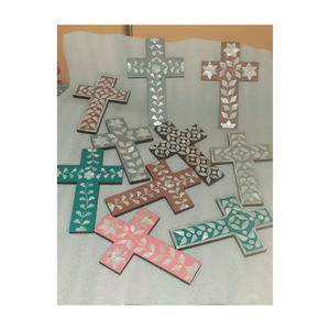 Croix religieuse en bois faite à la main sur mesure, avec base en nacre solide, cadeaux d'église chrétienne, vente en gros et exportation - Product Image 1