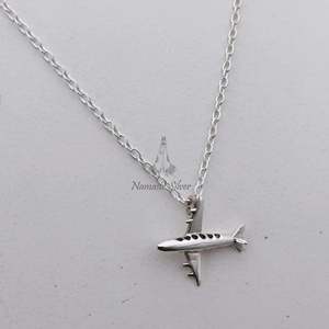 Collar con Colgante de Avión de Plata de Ley 925, Diseño Elegante con Circonita, Regalo para Viajeros o Azafatas - Product Image 3