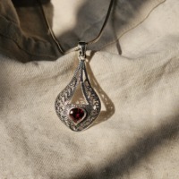 Pendentifs Cœur Grenat en Argent Sterling 925 Oxydé, Style Religieux, Motif Filigrane, Qualité Supérieure, Unisexe