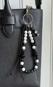 Breloques de sac | Coloré | Amusant | Accessoire perlé | Tendance | Pierres précieuses | Perles de verre et de cristal modernes | Votre sac préféré - Product Image 3
