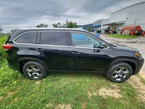 Aston Martin B-M-W Serie 3 330i XDrive FWD 2023, Cuero, R18, Techo Solar - Product Image 4